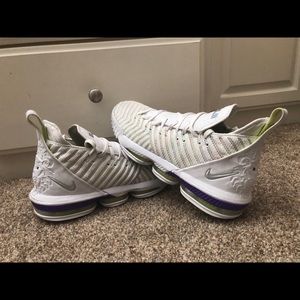 Nike Lebron 16 shoes